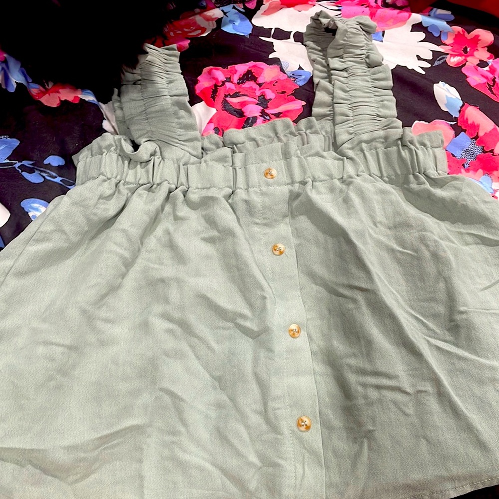 Green button up top short sleeves